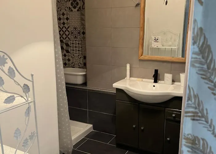 Dans Le Coeur De Sartene, Corse Des Corses * Sartene (Corsica)